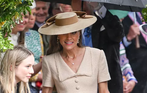 Kate Middleton, apariție de revistă la brațul lui William! Rochia care a furat toate privirile la nunta regală a anului