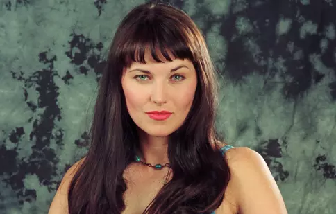 Ce mai face Lucy Lawless, protagonista din „Xena: Prințesa războinică”. Cum arată viața actriței la 25 de ani de la finalul serialului