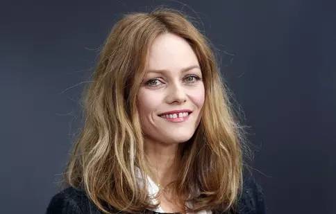 Vanessa Paradis, mai sinceră ca niciodată: Plăcerile vinovate la care nu vrea să renunțe de dragul frumuseții: țigări, vin și...lene
