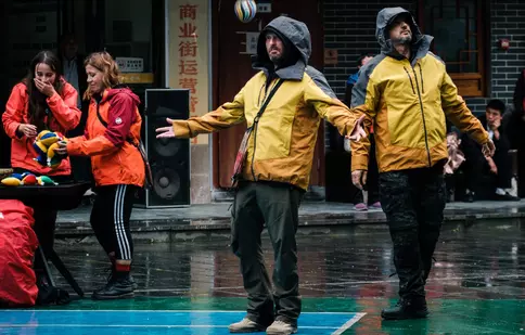 Primele imagini cu Cheloo la Asia Express 2026! Cum a fost surprins artistul în aventurile de pe Drumul Mătăsii