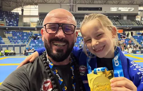 Performanță istorică în familia lui Cătălin Zmărăndescu! Micuța Matilda a devenit dublă campioană mondială la doar 8 ani