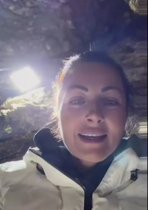 gabriela  cristea in pestera