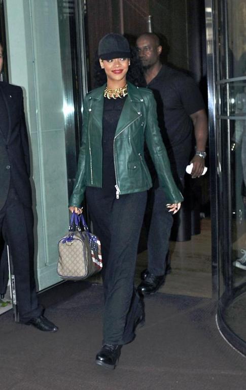 rihanna-geanta-gucci_5.JPG