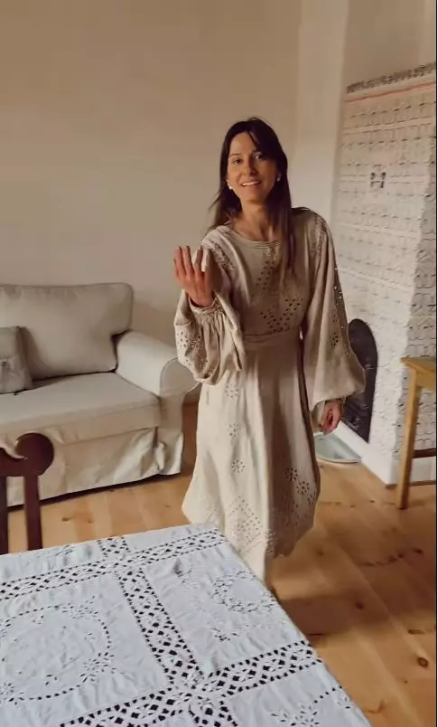 Dana Rogoz, turul casei din Viscri  (4)
