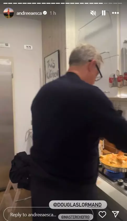 alexandre-eram-filmat-de-andreea-esca-in-bucataria-casei-lor (4)