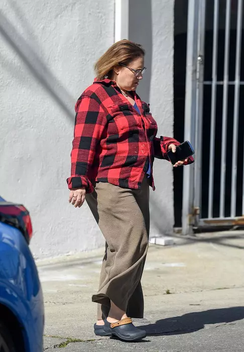 EXCLUSIVE: Amy Linker is Spotted on a Very Rare Outing in Los Angeles