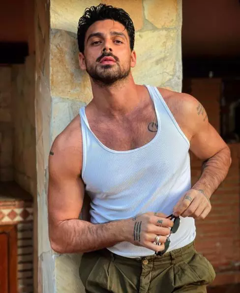 Michele-Morrone-nu-e-gay-6