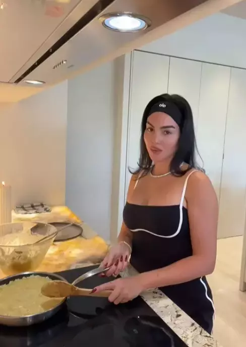 Georgina Rodriguez face furori pe Instagram cu rețeta ei de omletă spaniolă (8)