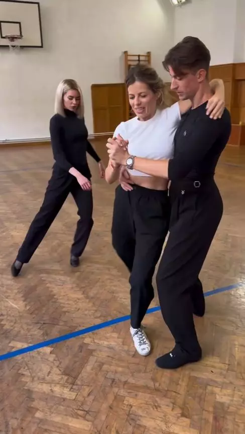 Roxana Hulpe în sala de dans (3)