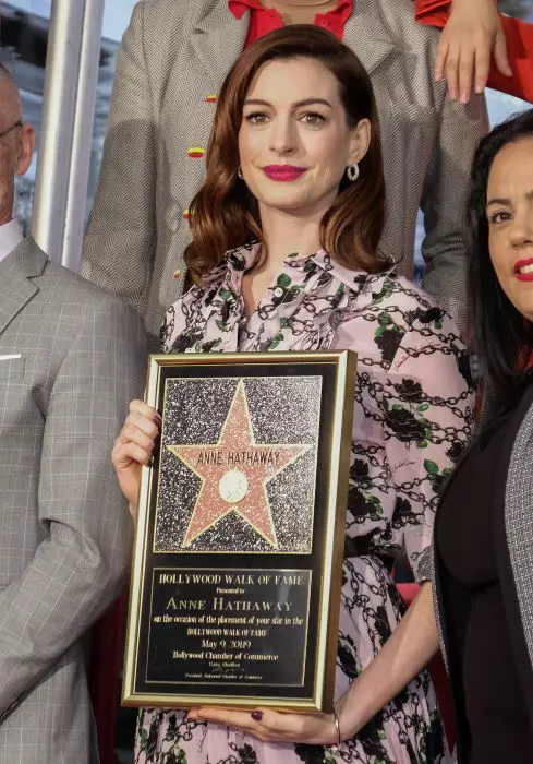 Anne Hathaway