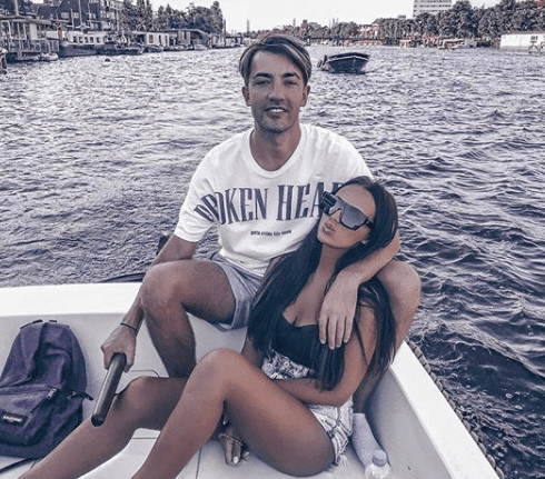 arsenie-de-la-o-zone-arata-spectaculos-si-are-o-iubita-cu-peste-10-ani-mai-tanara-cat-de-bine-le-sta-impreuna_10