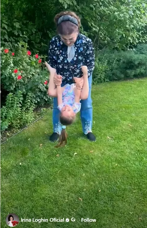 Irina Loghin cu nepotica