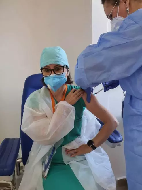 Soția lui Lucian Mîndruță s-a vaccin anti covid-19 (6)