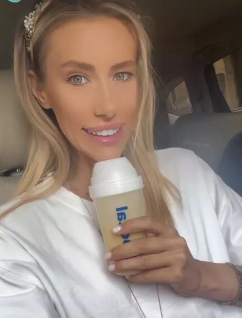 Gabriela Prisăcariu și Dani Oțil se căsătoresc religios în weekend. Prima imagine cu rochia de mireasă