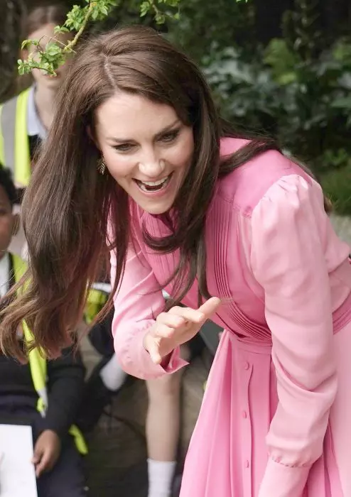 De ce nu poate să dea autografe Kate Middleton