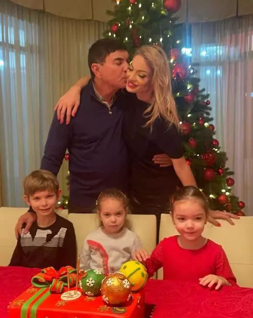 valentina-pelinel-24