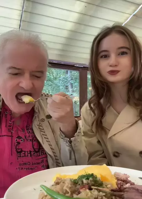 irina-si-irinel-columbeanu-la-restaurant-7