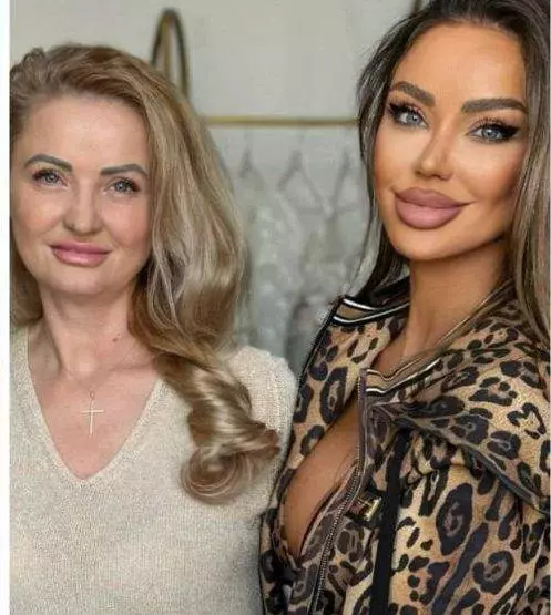 Bianca Dragusanu si mama ei