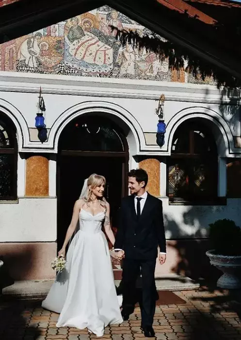 andrei leonte cu laura la biserica