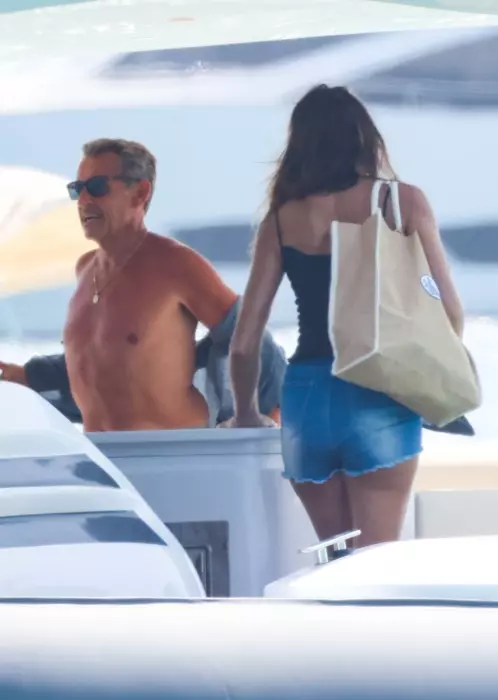 Carla-Bruni-si-Nicolas-Sarkozy-3