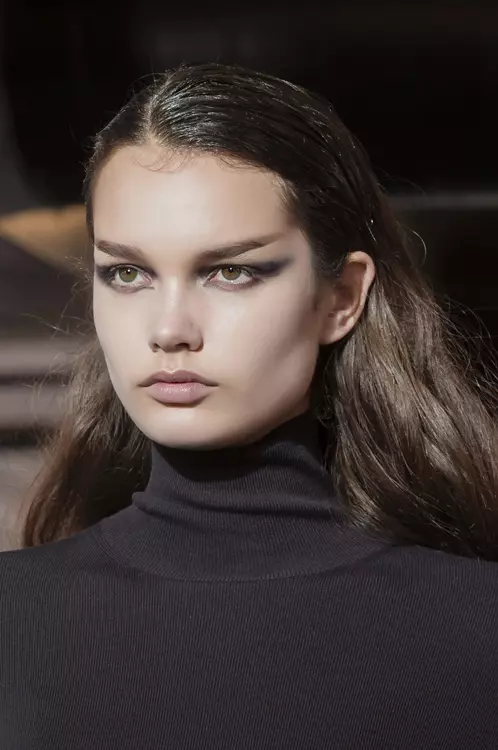 Tendințe de machiaj: negru mat