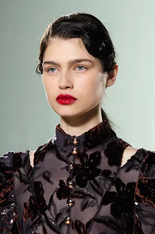 Tendințe de machiaj: rujul tare