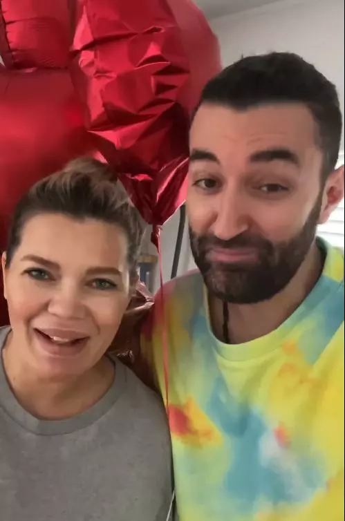 Smiley-și-Gina-Pistol-1