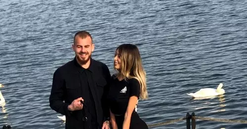 denis-alibec-la-mare-cu-iubita-si-mama4-819x1024