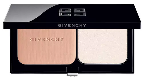 Fond de ten matifiant, Givenchy, Matissime Velvet Compact, 252 lei (Sephora)