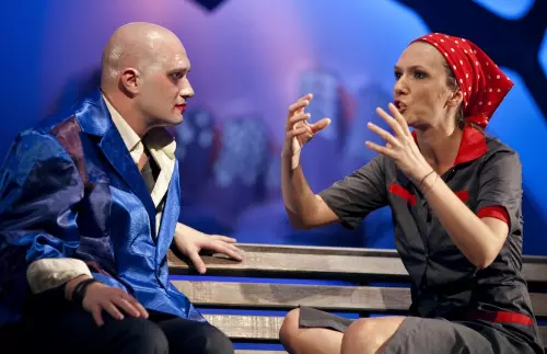 image-2011-08-25-9926068-0-adela-popescu-mihai-bendeac