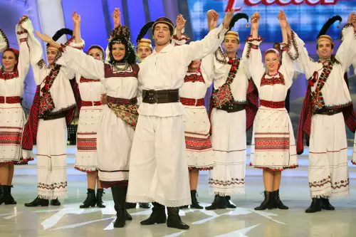 Monica_si_Andrei_folclor.jpg