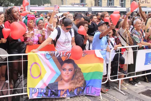Preta Gil's wake at the Municipal Thea