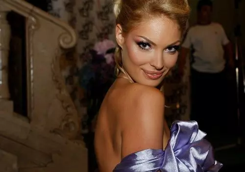 1__Valentina_Pelinel__Grace.jpg