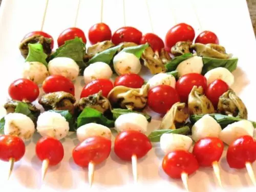 tortelini-cu-rosii-si-mozarella-aperitiv-revelion_25231000