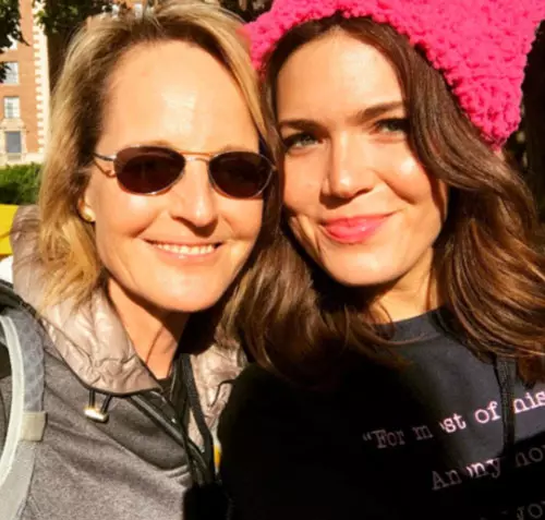 Mandy Moore si Helen Hunt
