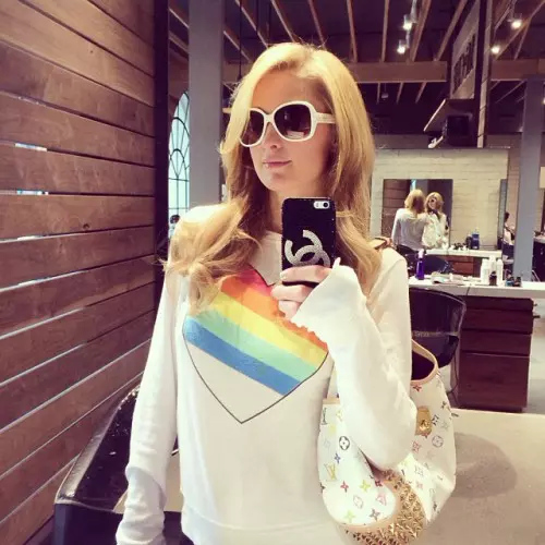 Paris_Hilton_10.jpg