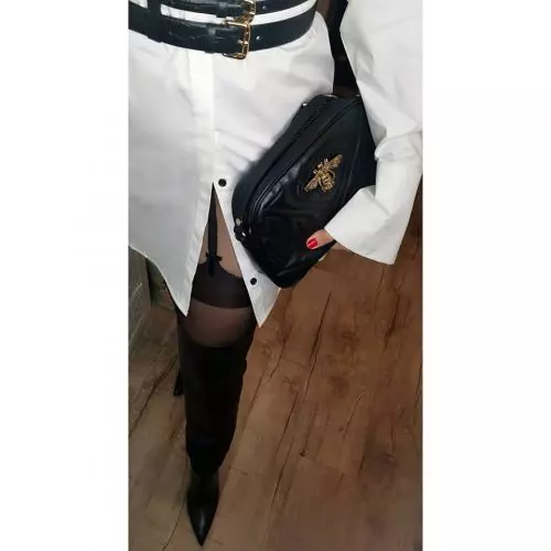 Andreea Marin a îmbrăcat o ţinută provocatoare, cu portjartierul la vedere