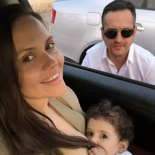 Cristina-Șișcanu-Mădălin-Ionescu-și-fiica-lor-Petra-2-500x500