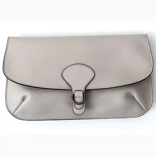 Plic din piele, Prada, 2.650 lei, magazinul Mengotti 