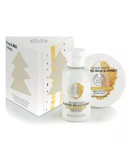 Set Gift Almond Milk & Honey Treats, The Body Shop, 49 lei (conține cremă pentru baie și duș Almond Milk & Honey 60 ml și unt hrănitor pentru corp Almond Milk & Honey 50 ml)
