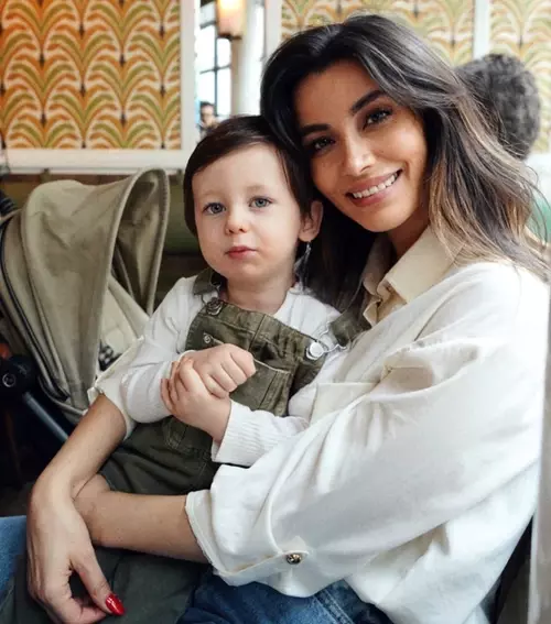 Lili Sandu si fiul ei