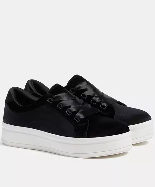 Pantofi sport din catifea cu sireturi din satin, Bershka, 149,90 lei