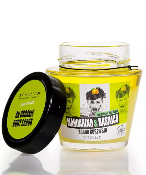 Scrub de corp BIO cu mandarină și busuioc, Apiarium, 85,99 lei, disponibil pe bioalchimia.ro