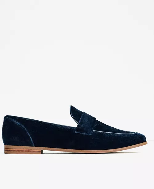 Mocasini din catifea. Zara, 149,90 lei