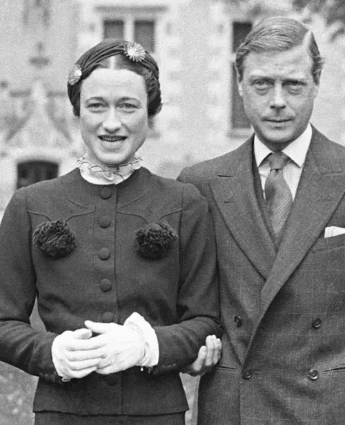 Edward al VIII-lea a renunțat la tron pentru Wallis Simpson