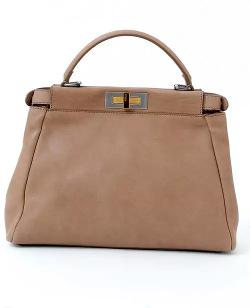 Geanta din piele, Fendi, 12.950 lei, magazinul Mengotti