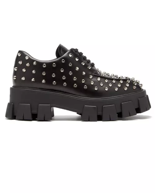 Pantofi din piele cu ținte, Prada, 950 euro, matchesfashion.com