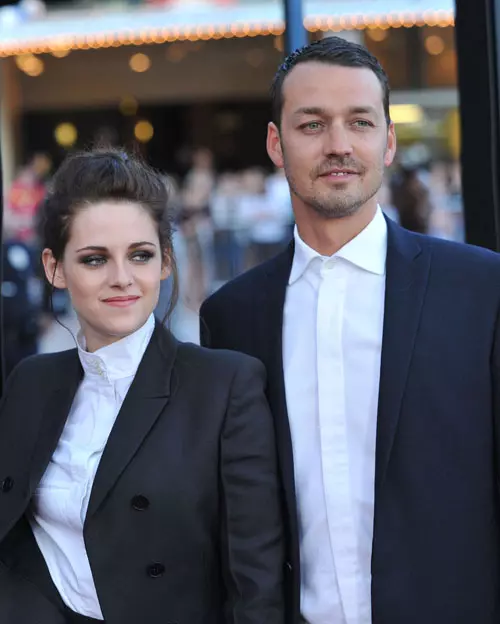 Aventura actriței Kristen Stewart a fost surprinsă de paparazzi