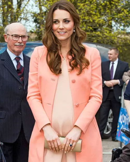 Kate Middleton și stilul său maternity: cele mai stylish ținute