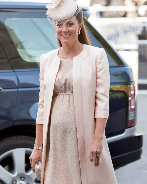Kate Middleton și stilul său maternity: cele mai stylish ținute